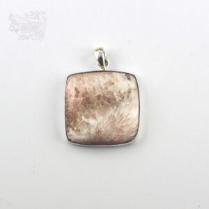 Ciondolo-pietra-scolersite-rosa-montata-argento-925-forma-quadrata